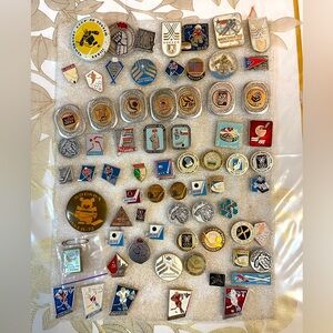 Set Of 70 VTG Soviet Union Ice hockey TEAMS Sports  pins and badges USSR